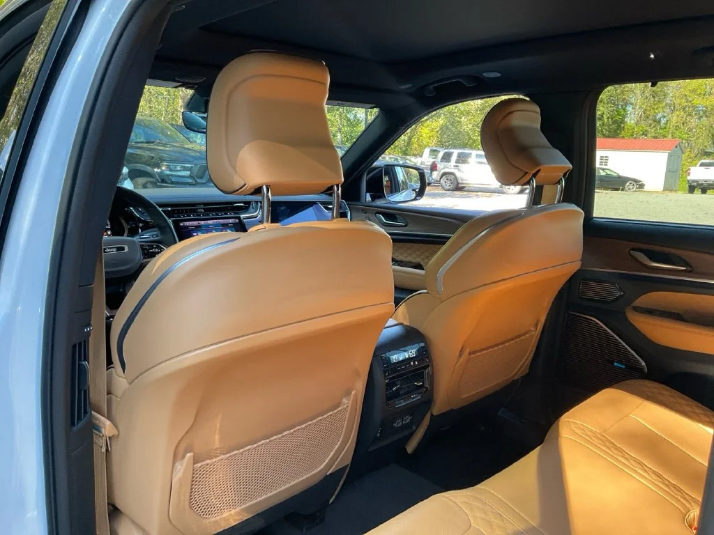 Used 2022 White Jeep Summit image 31