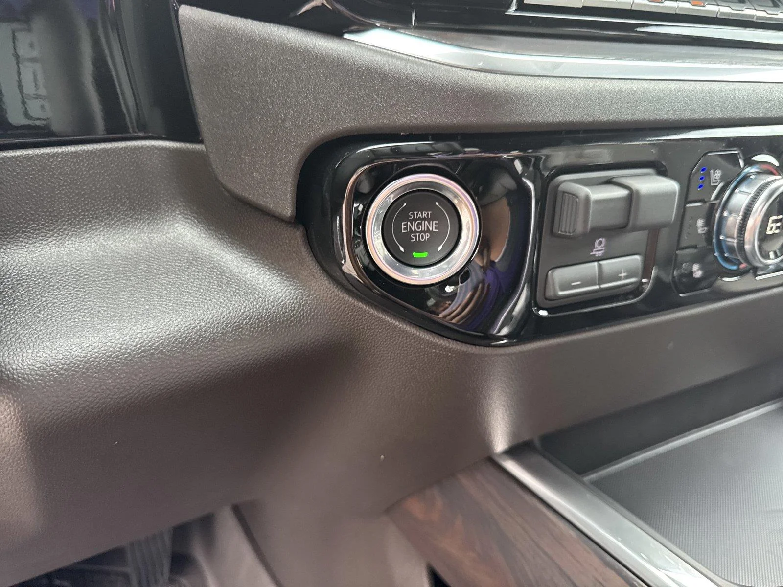 New 2026 Glacier White Tricoat GMC SLT image 24