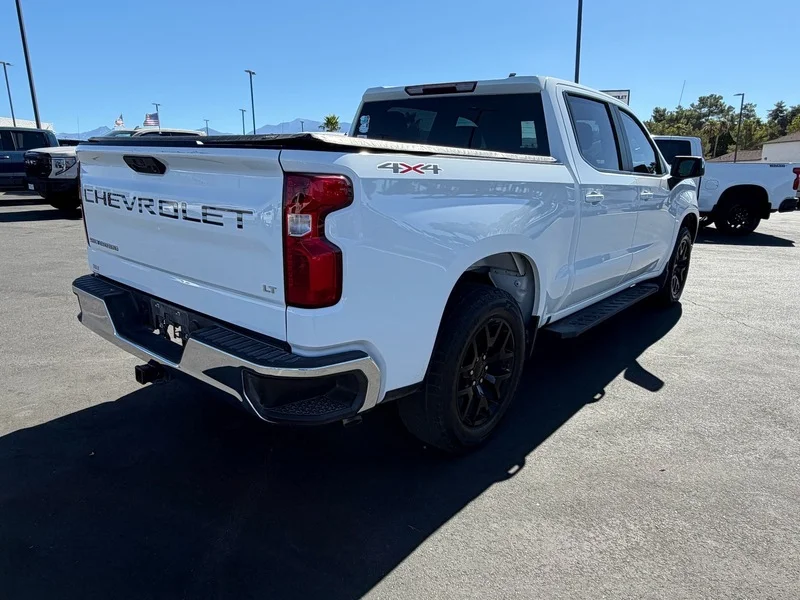 Used 2024 Summit White Chevrolet LT image 3