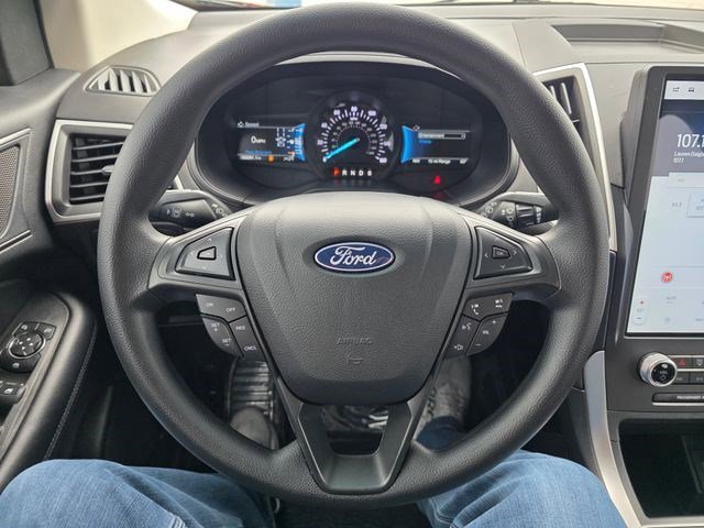 Used 2022 Black Metallic Ford SE image 22