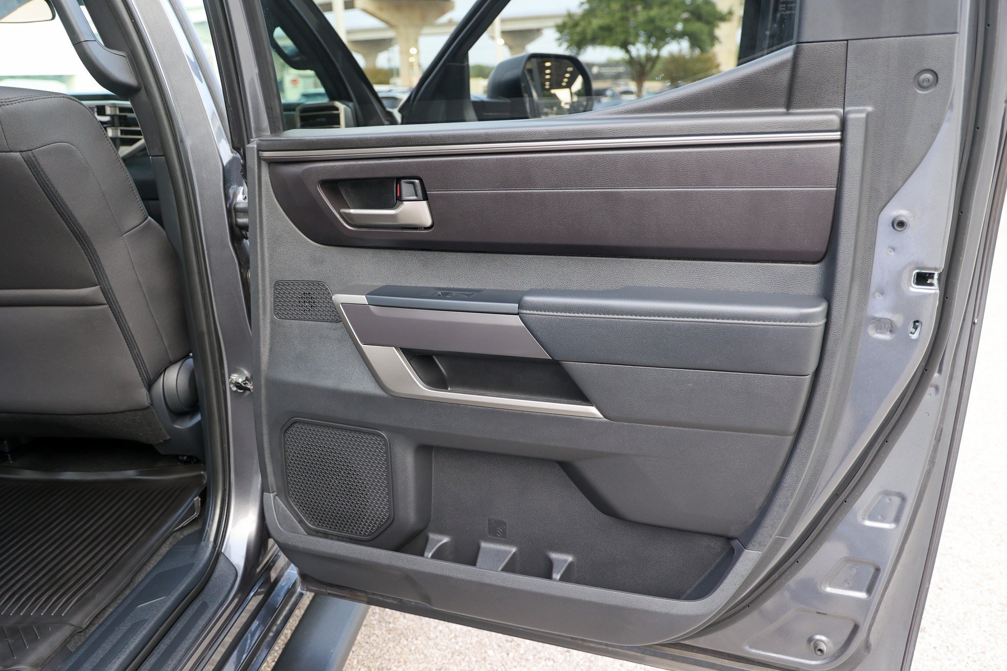 Used 2025 MAGNETIC GRAY MET Toyota SR5 image 35