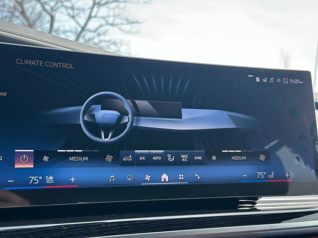 New 2026 Black Sapphire Metallic BMW 750e xDrive image 36