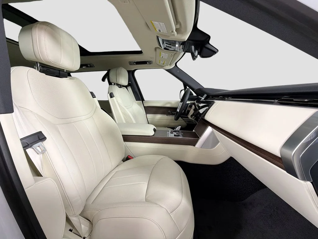 New 2027 Fuji White Land Rover SE image 30