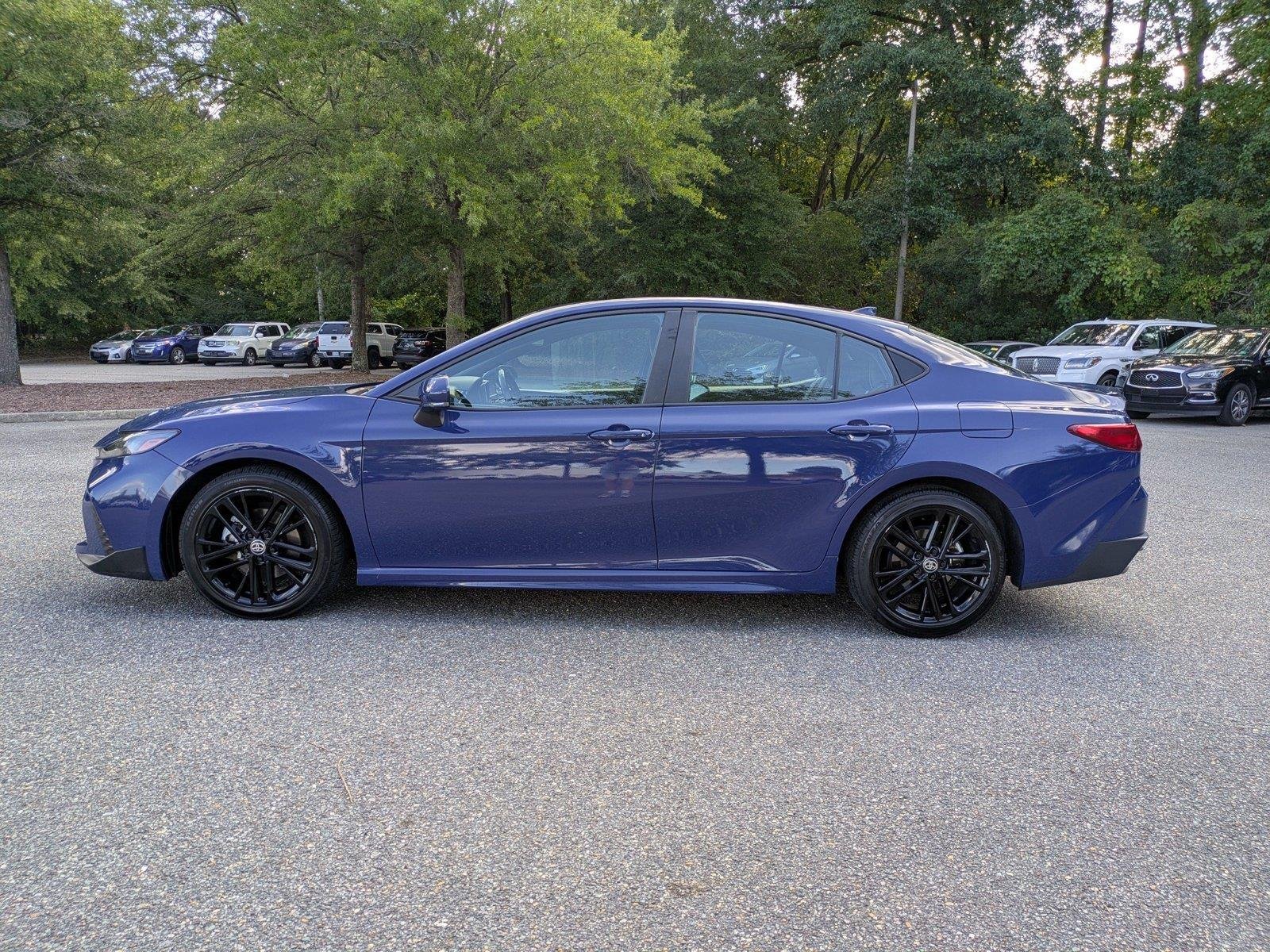 Used 2025  Toyota SE image 7