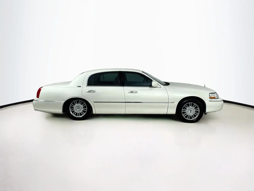 Used 2007 White Lincoln Signature image 8