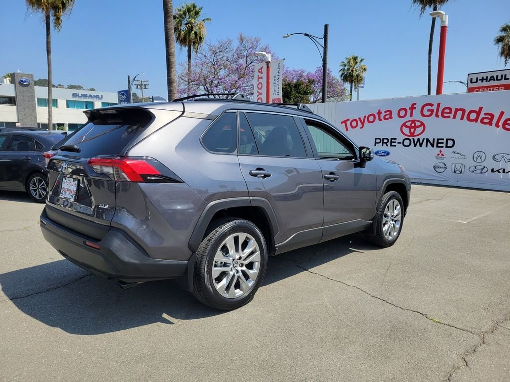 Used 2024 Gray Toyota XLE Premium image 5
