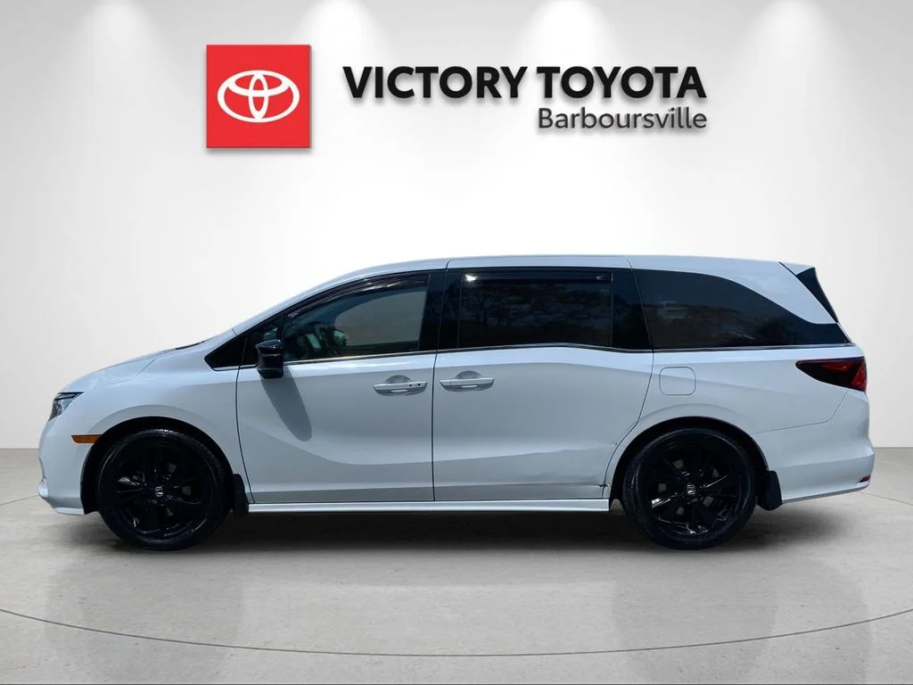 Used 2023  Honda Sport image 2