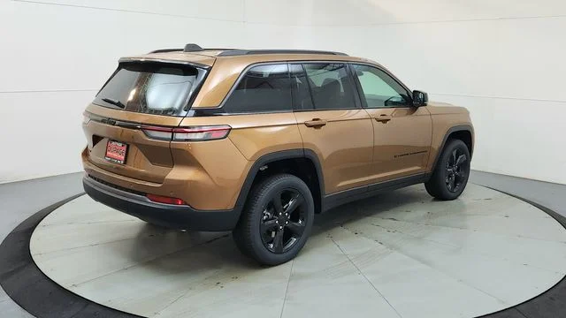 New 2026 Copper Shino Metallic Clear-Coat Exterior Paint Jeep Limited image 11