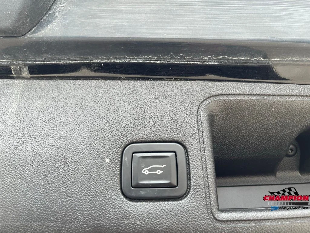Used 2018 Black GMC SLE image 13
