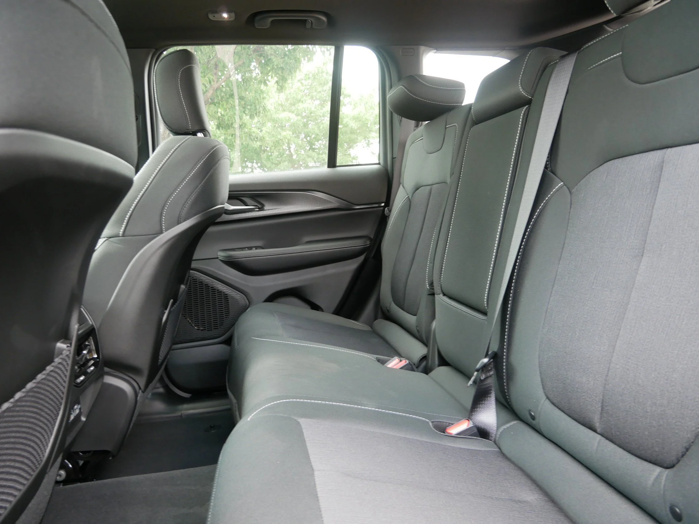 New 2026 Baltic Gray Metallic Clear-Coat Exterior Paint Jeep Laredo X image 10