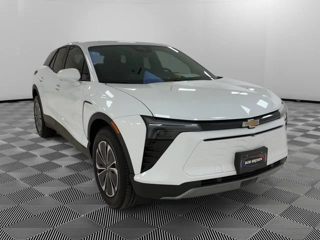 Certified Used 2025 Summit White Chevrolet LT image 7