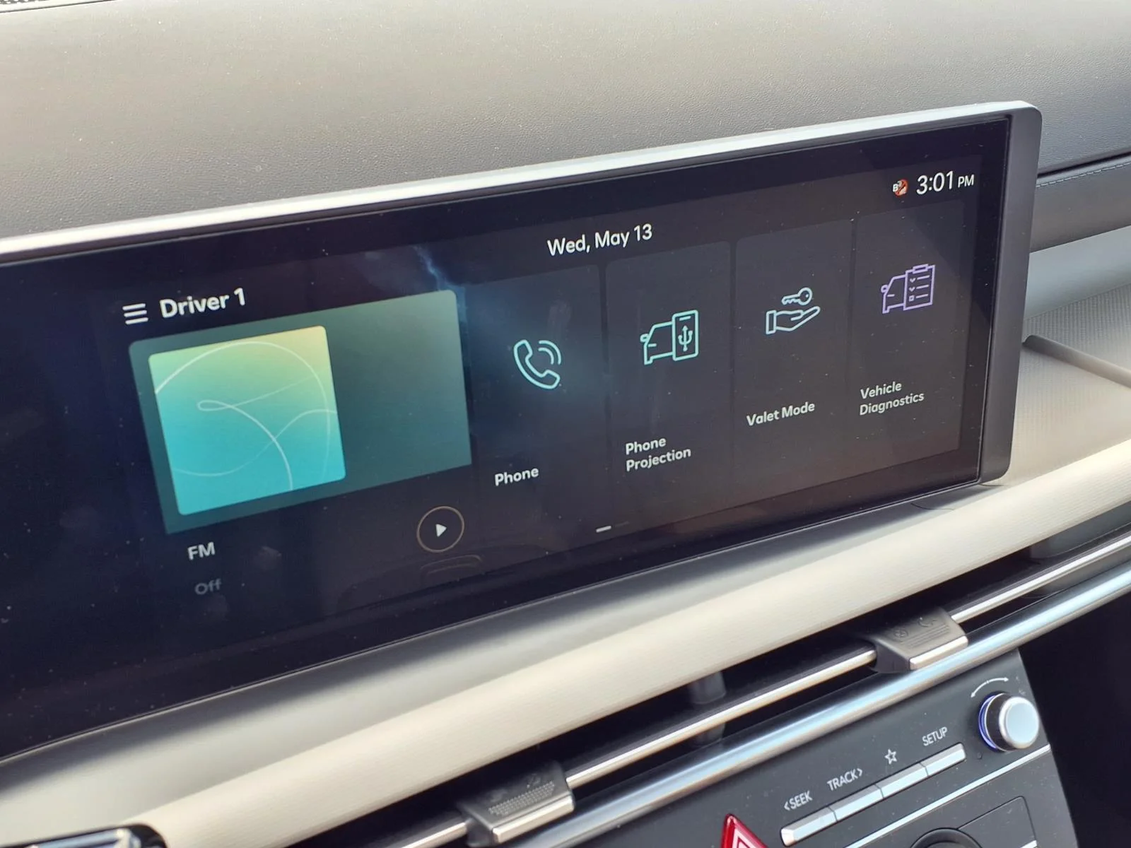 Certified Used 2025 Green Hyundai SE image 3