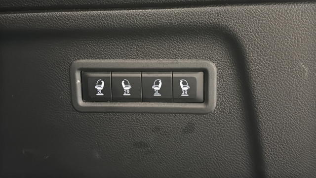 Used 2023 Diamond Black Crystal Pearlcoat Jeep Series III image 30
