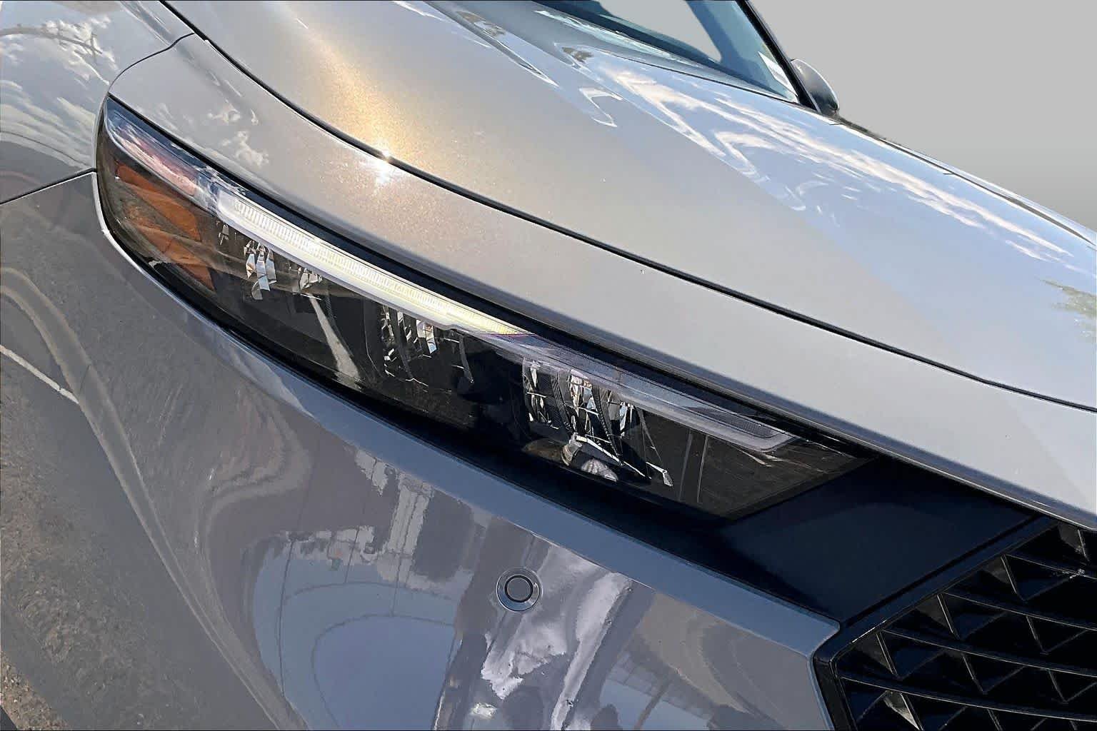Used 2025 Urban Gray Pearl Honda Touring image 27