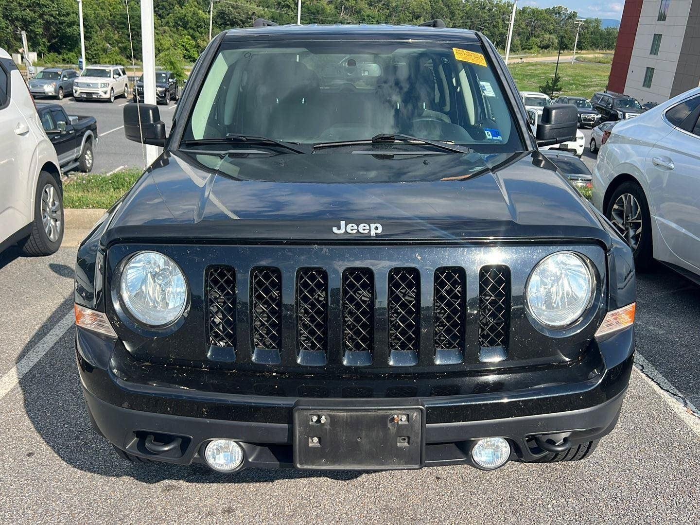 Used 2017 Black Clearcoat Jeep Latitude image 6