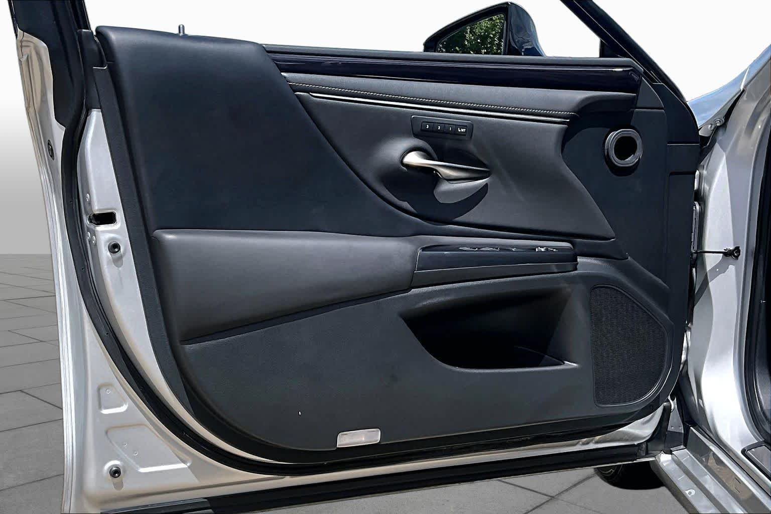 Used 2021 Silver Lining Metallic Lexus  image 22