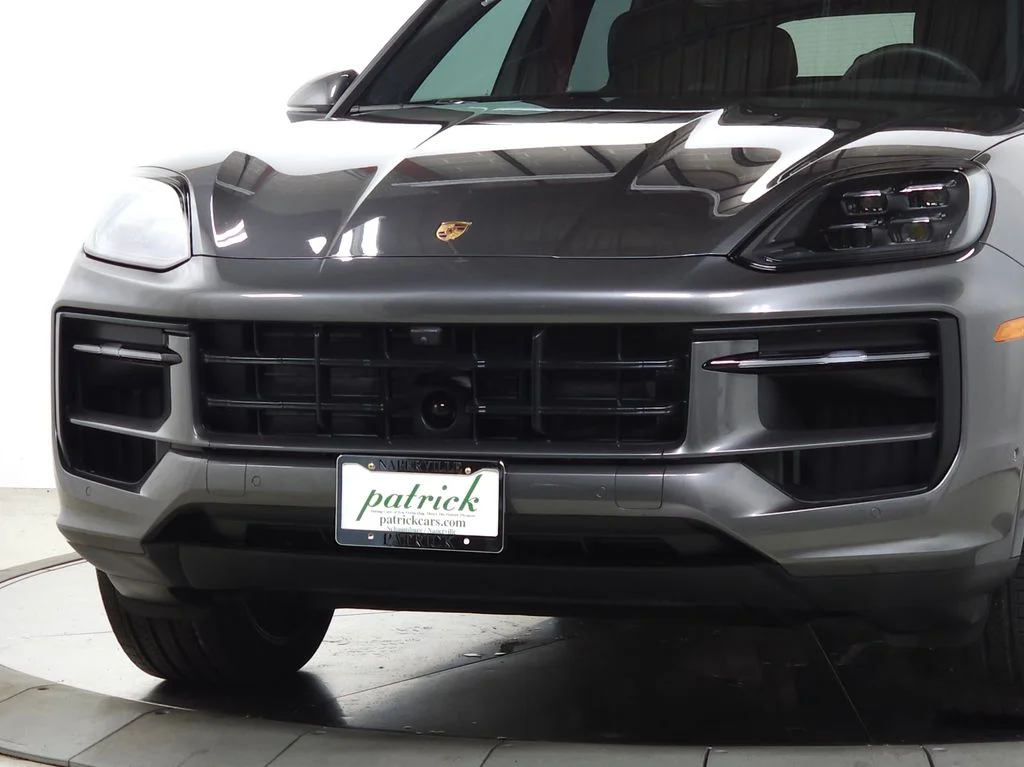 Used 2025  Porsche Base image 12