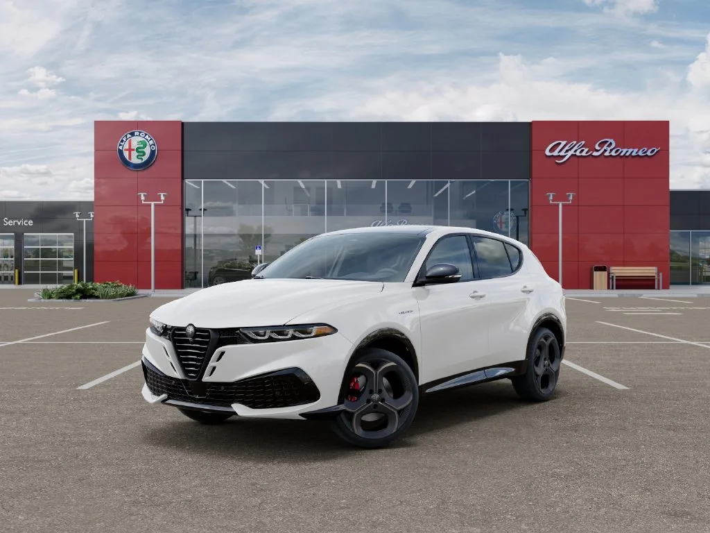 New 2026 Milano White Exterior Paint Alfa Romeo Base image 1
