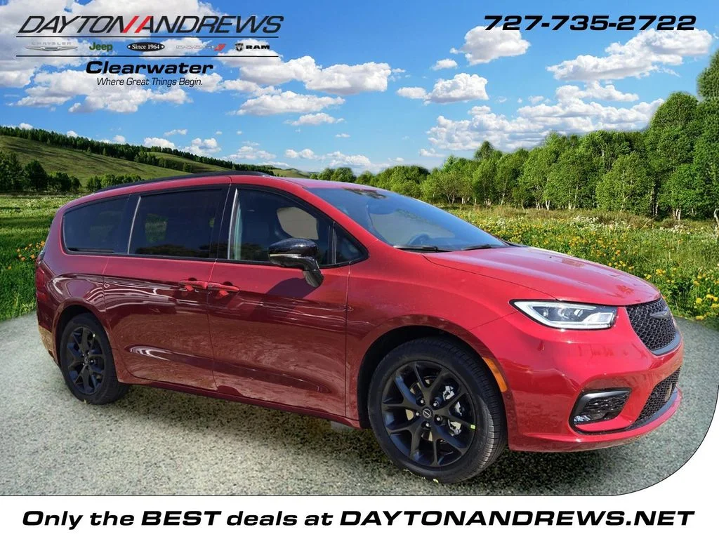 2026 Chrysler Pacifica Select's photo