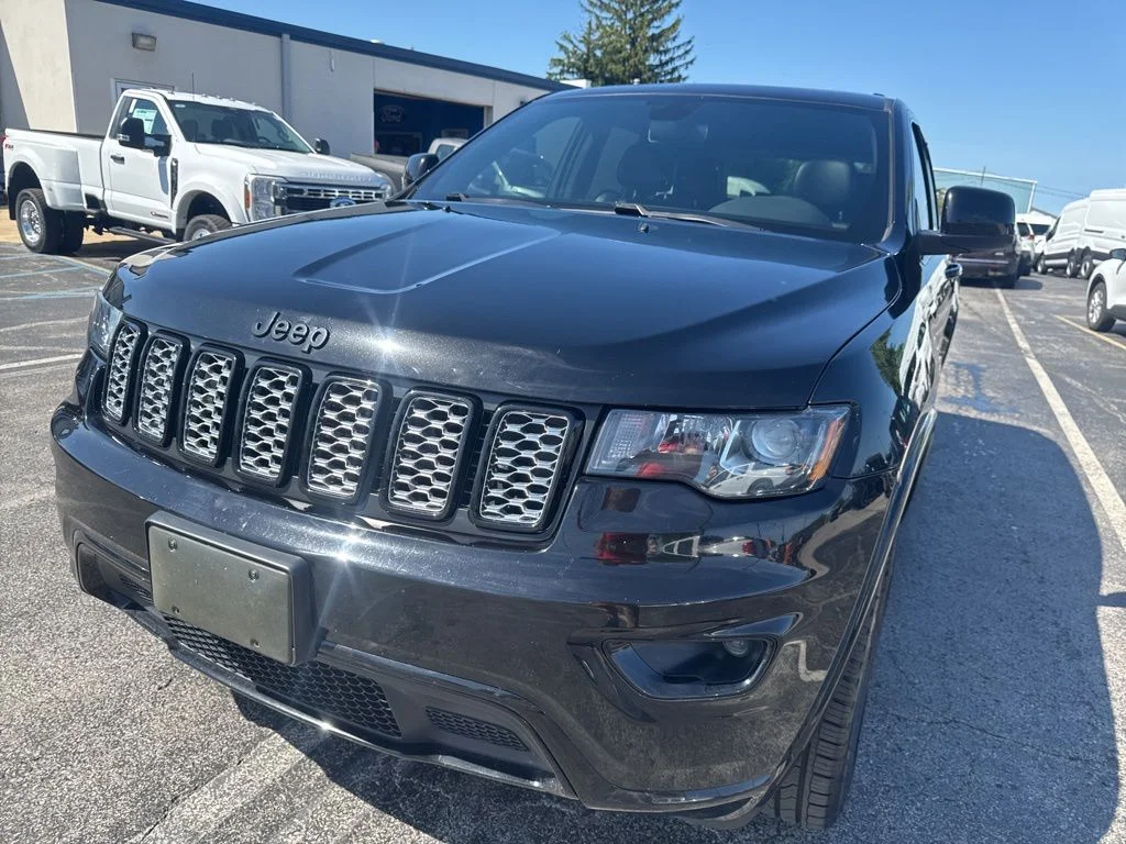 Certified Used 2019 Diamond Black Jeep Altitude image 50