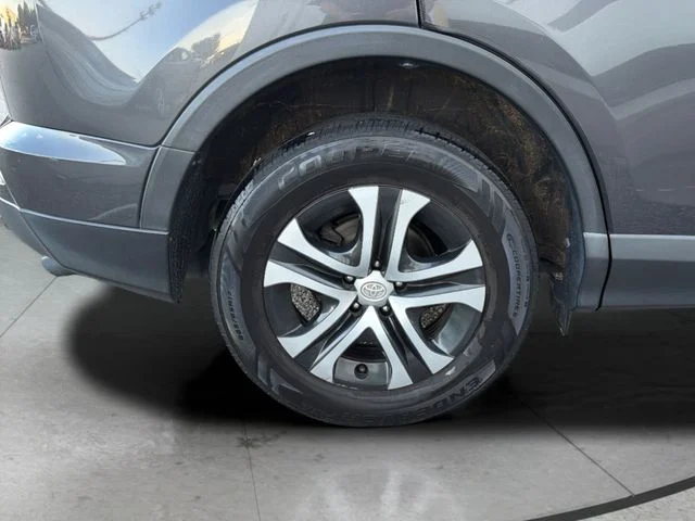 Used 2018 Gray Toyota LE image 33