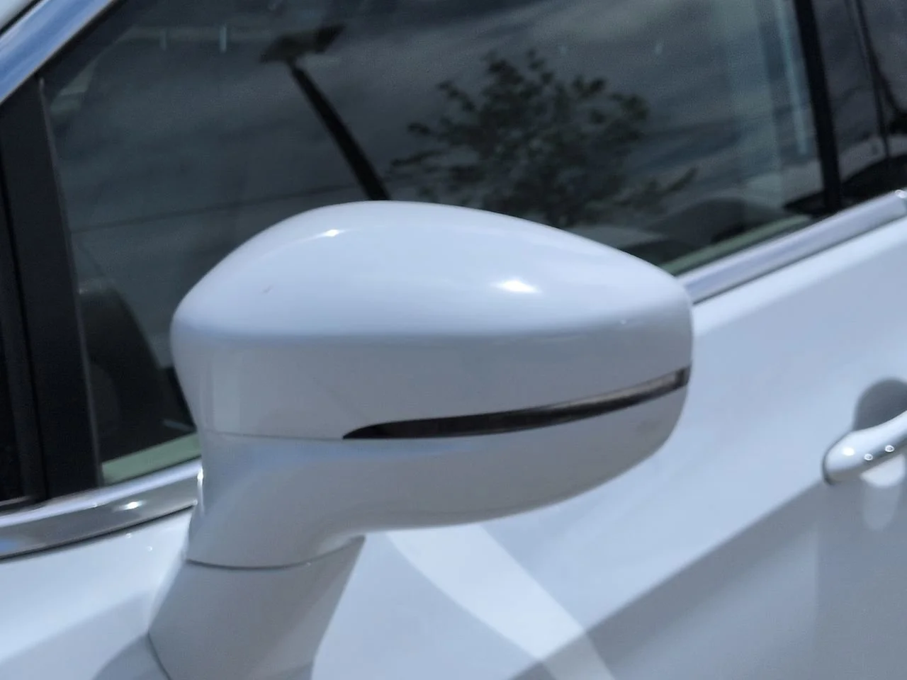 Used 2021 Bright White Clearcoat Chrysler Touring L image 12