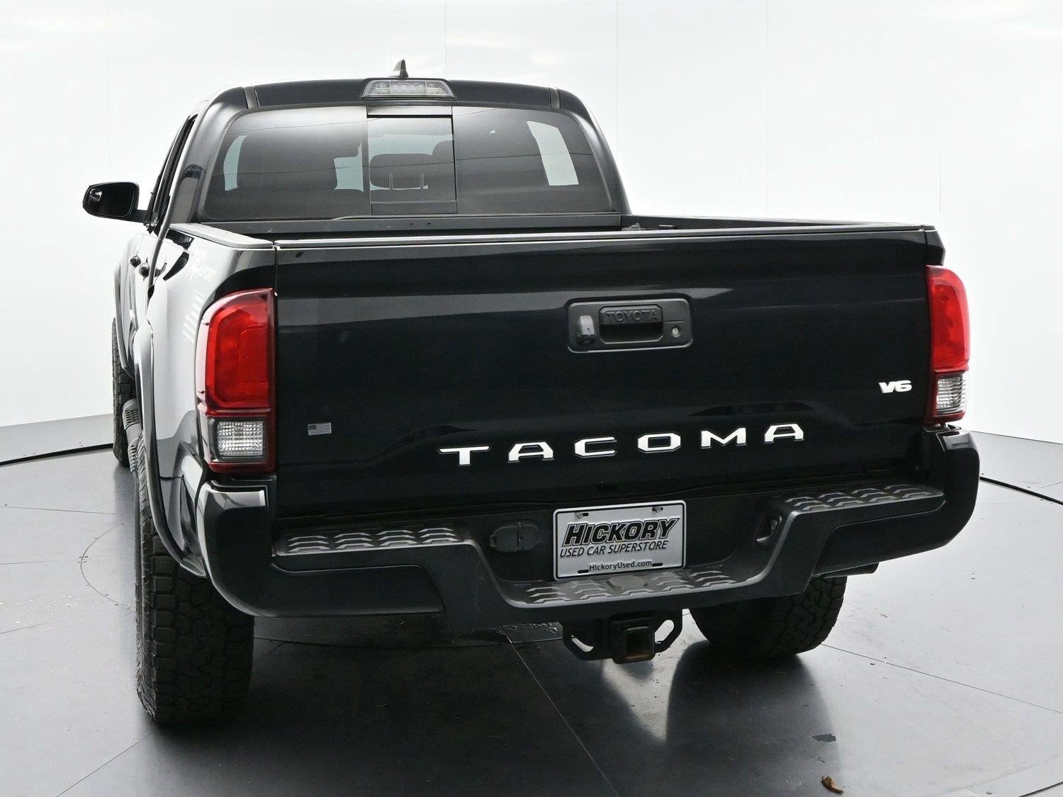 Used 2019 Midnight Black Metallic Toyota SR5 image 6