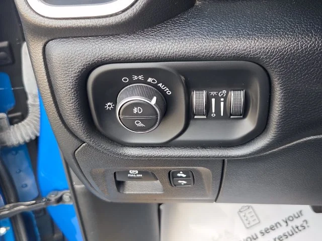 Used 2021 Blue Ram Laramie image 28