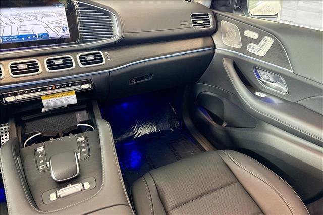 New 2026 MANUFAKTUR Moonlight White Metallic Mercedes-Benz GLS 450 image 51