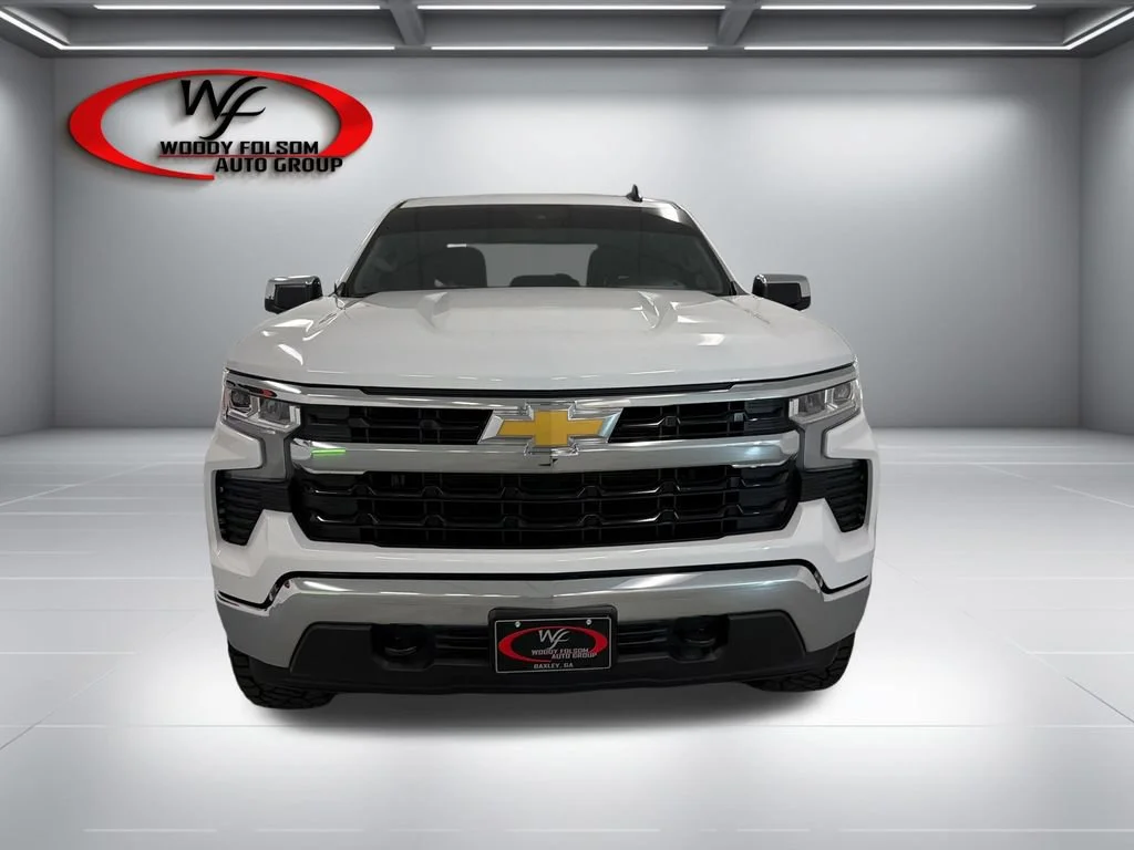 Used 2025 Summit White Chevrolet LT image 2