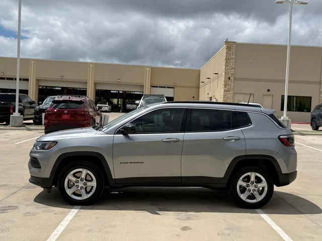 Used 2024 Gray Jeep Latitude image 8