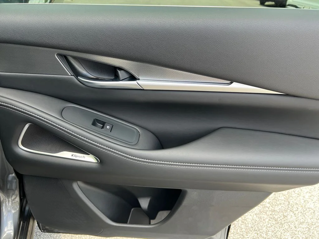 New 2027 GRAPHITE SHADOW INFINITI Luxe FWD image 21
