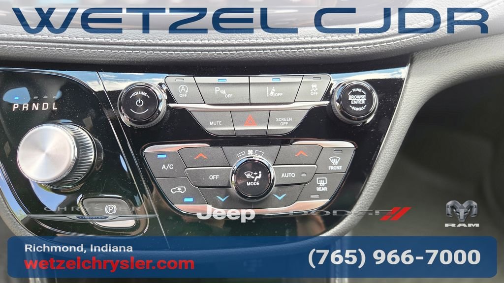 New 2027 Red Hot Pearl-Coat Exterior Paint Chrysler Limited image 29