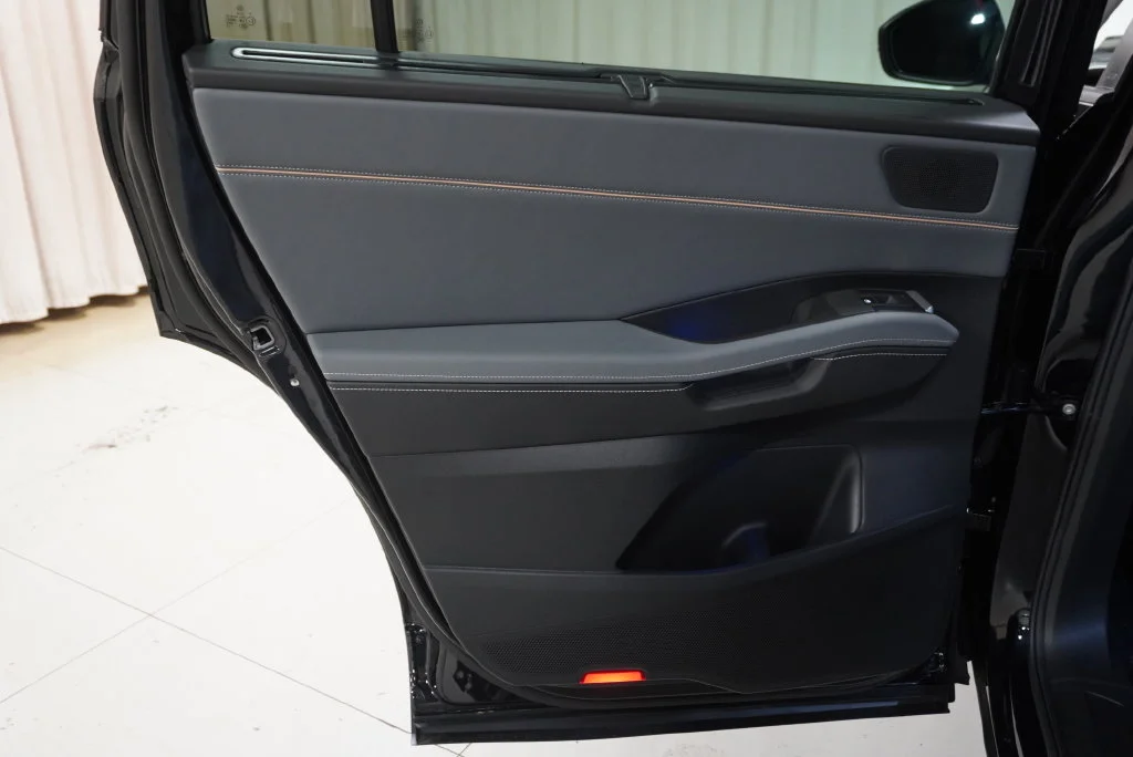 New 2027 Deep Black Volkswagen SE w/Technology image 27