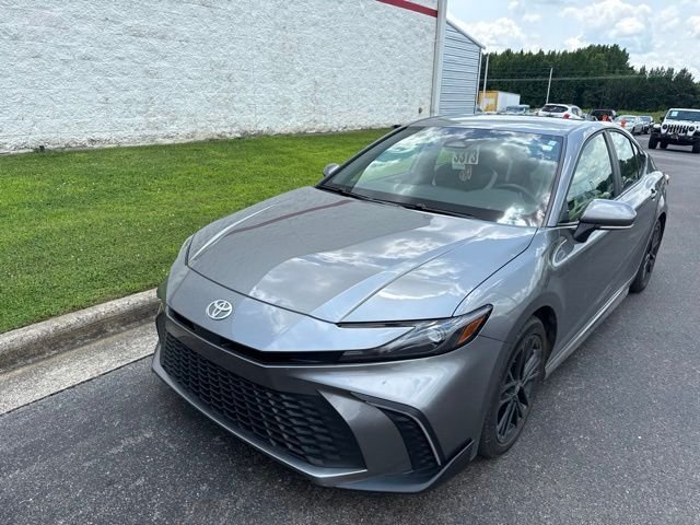 Used 2025  Toyota SE image 3