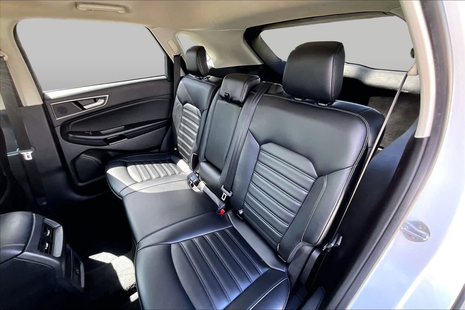 Used 2023 Oxford White Ford SEL image 18