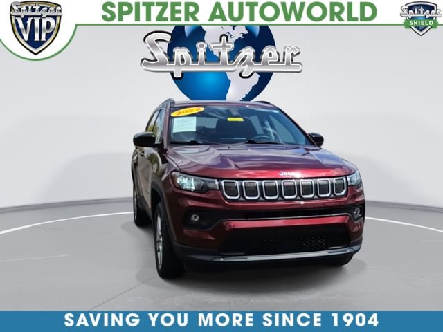 Used 2022 Red Jeep Latitude image 3