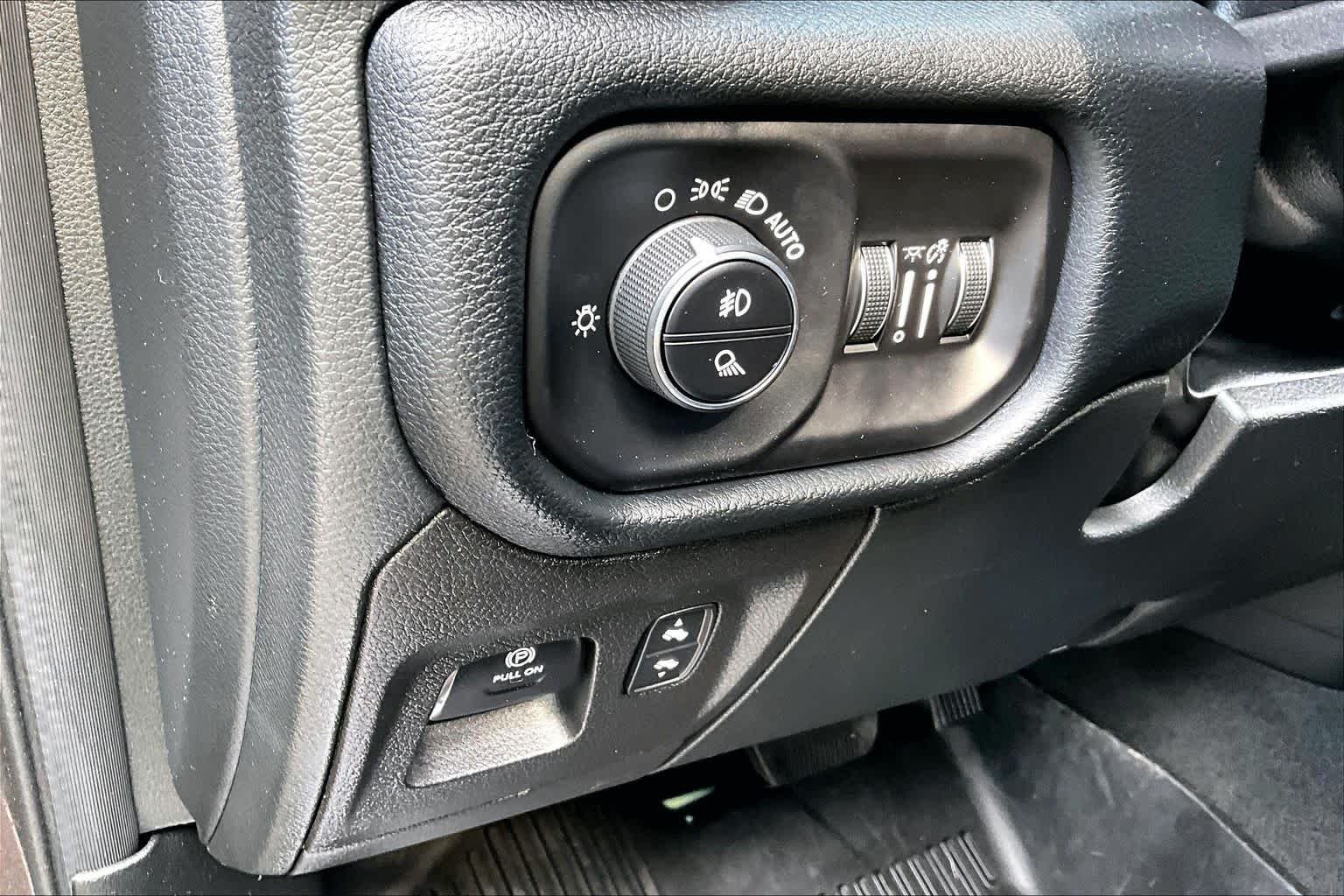 Used 2022 Granite Crystal Metallic Clearcoat Ram Laramie image 32