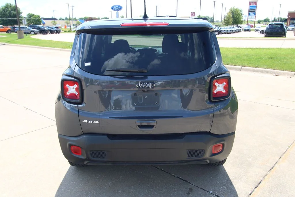 Used 2023 Gray Jeep Latitude image 14