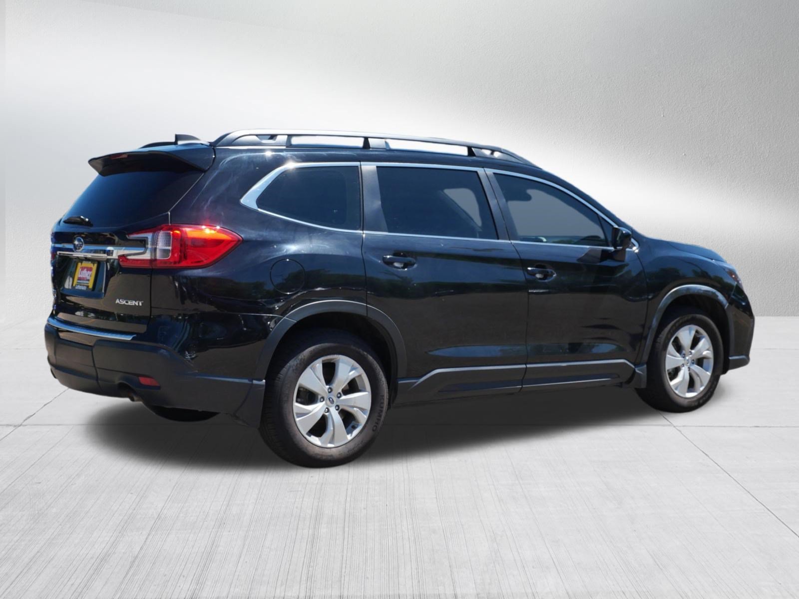 Used 2023 Crystal Black Silica Subaru 8P image 7