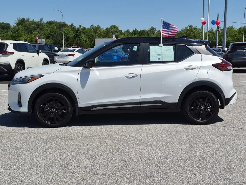 Certified Used 2023 Aspen White Tricoat/Super Black Nissan SR image 5