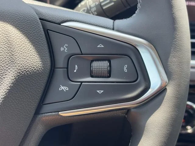 New 2026 Mosaic Black Metallic Chevrolet ACTIV image 14