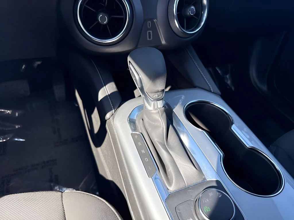 Used 2025 White Chevrolet LT image 13