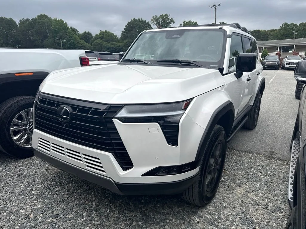 Used 2025 White Lexus 550 Overtrail image 1