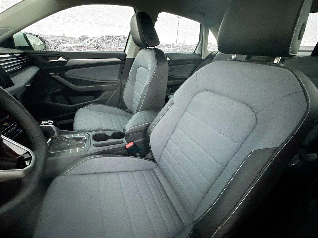 Used 2025 White Pearl Volkswagen 1.5T SE image 22