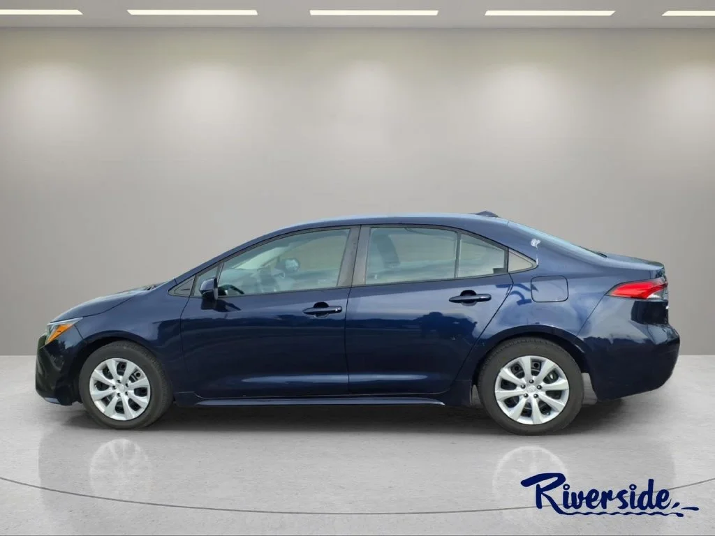 Used 2023  Toyota LE image 5