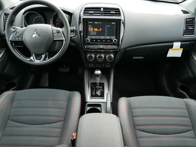 2025 Mitsubishi Outlander Sport SE - Photo 13