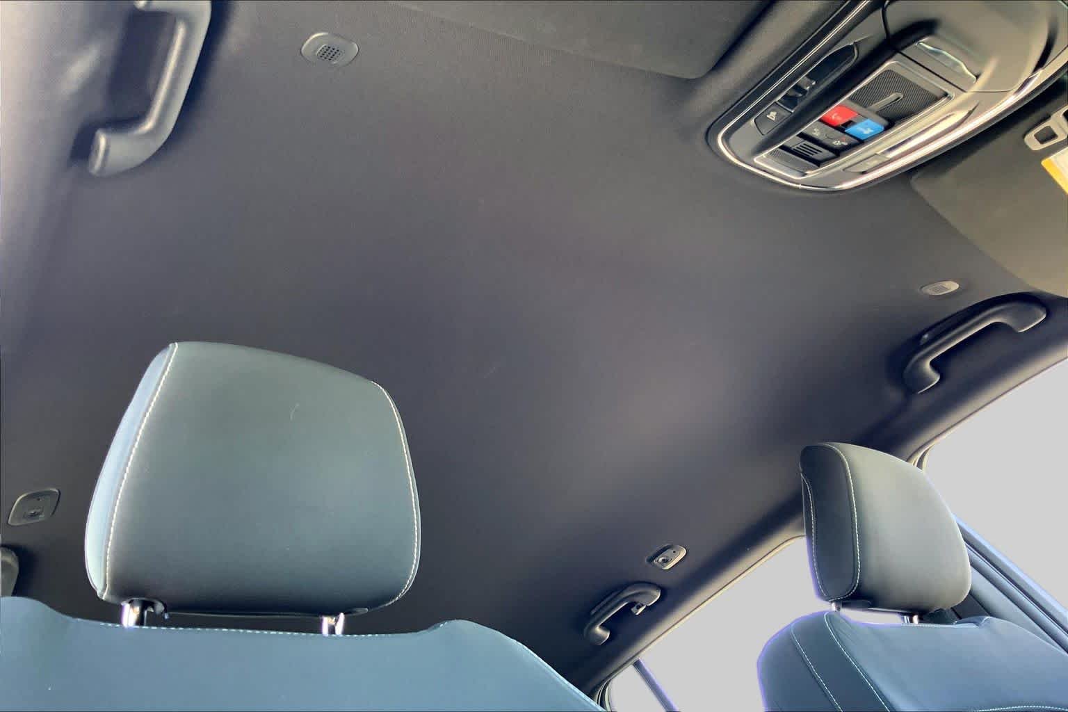 Used 2025 Silver Zynith Jeep Laredo image 14