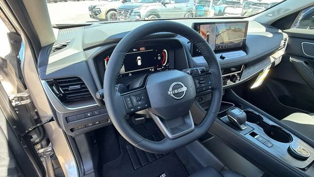 New 2026 Champagne Silver Metallic / Super Black Two-tone Nissan Platinum image 31