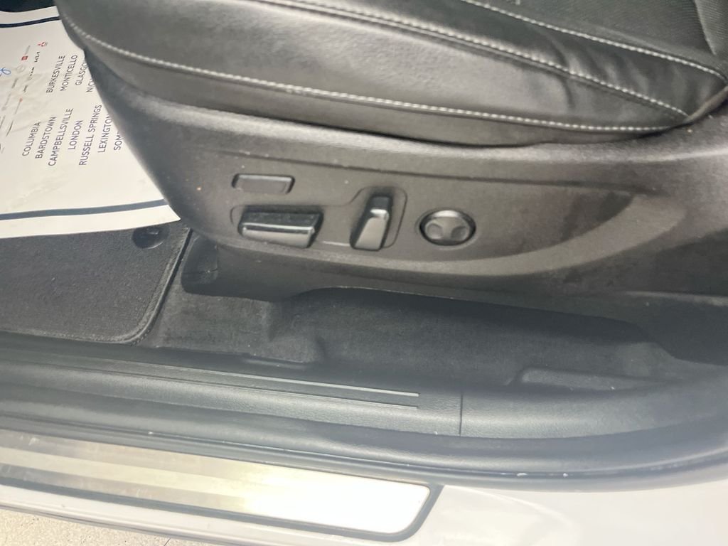 Used 2021 White Kia SX image 16